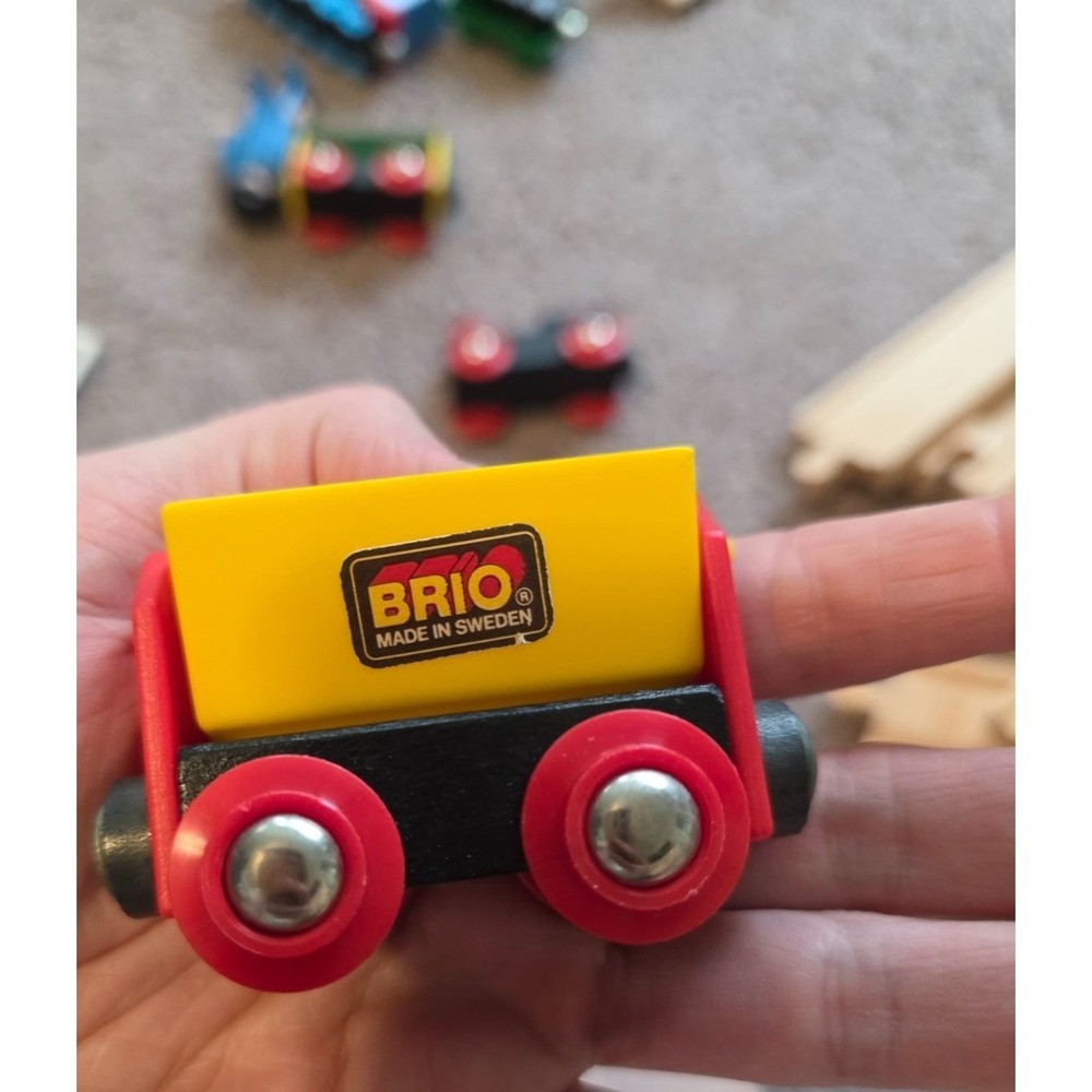 Brio Wooden Railway Trains of the World Red Road Engine Train Set Tracks - Picture 5 of 16